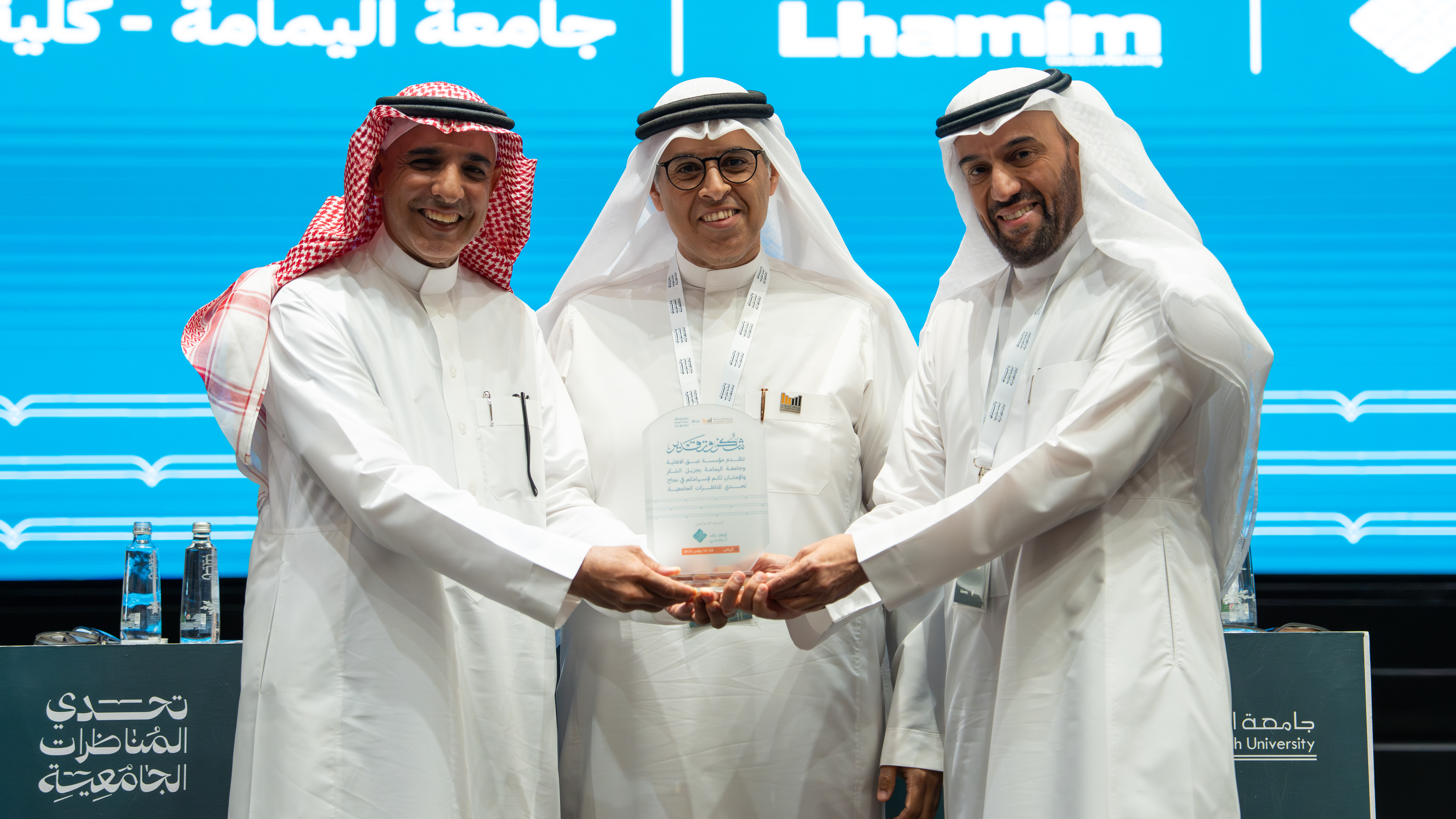 الدورة التدريبية (التواصل الفعال باللغة العربية)، تحدي المناظرات الجامعية