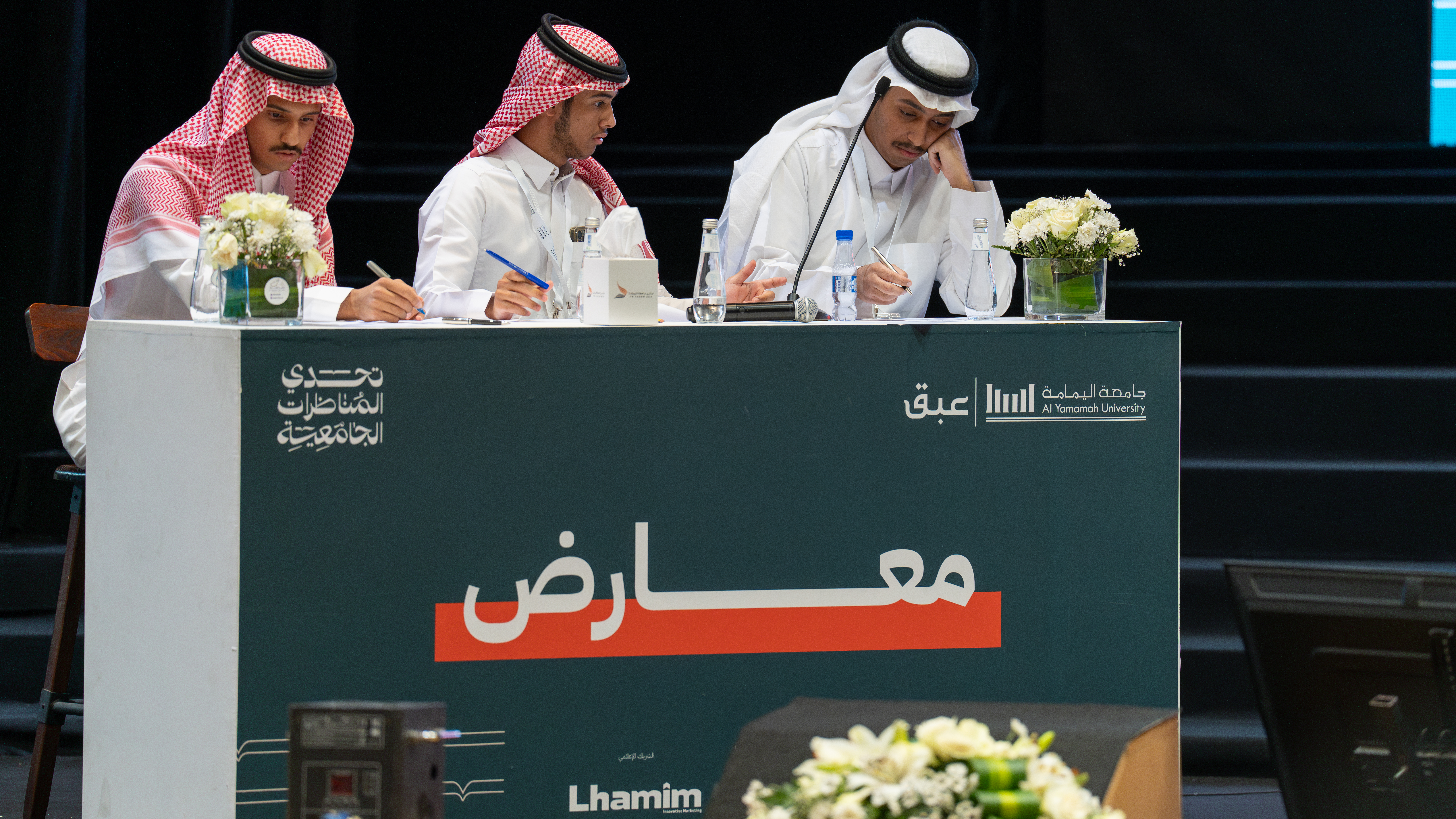 الدورة التدريبية (التواصل الفعال باللغة العربية)، تحدي المناظرات الجامعية
